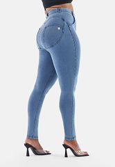 WR.UP Shaping Pants - Curvy Light Blue Jeans - Light Blue Seams